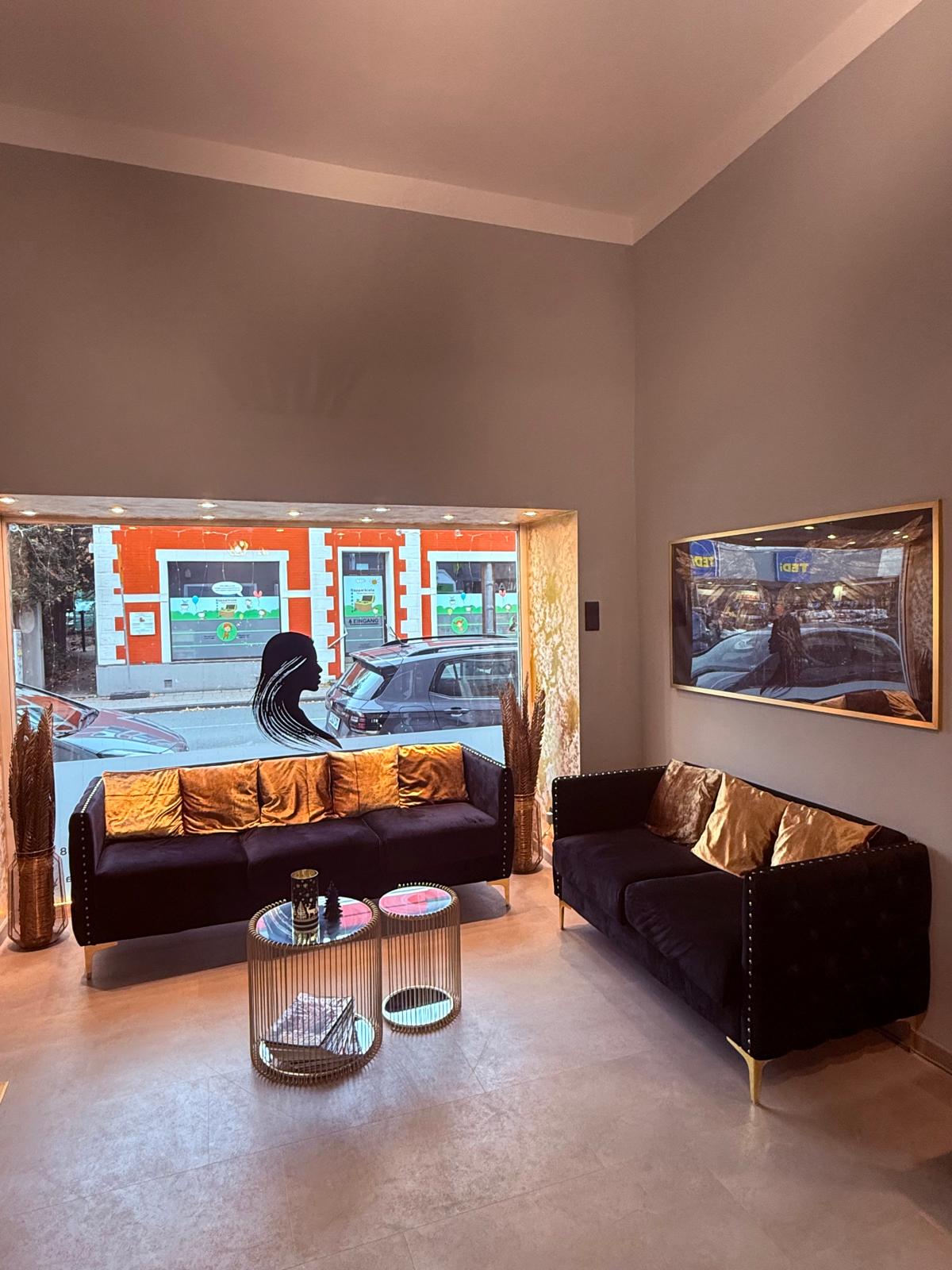 Tattoo & Beauty by Ally – Wartebereich Lounge