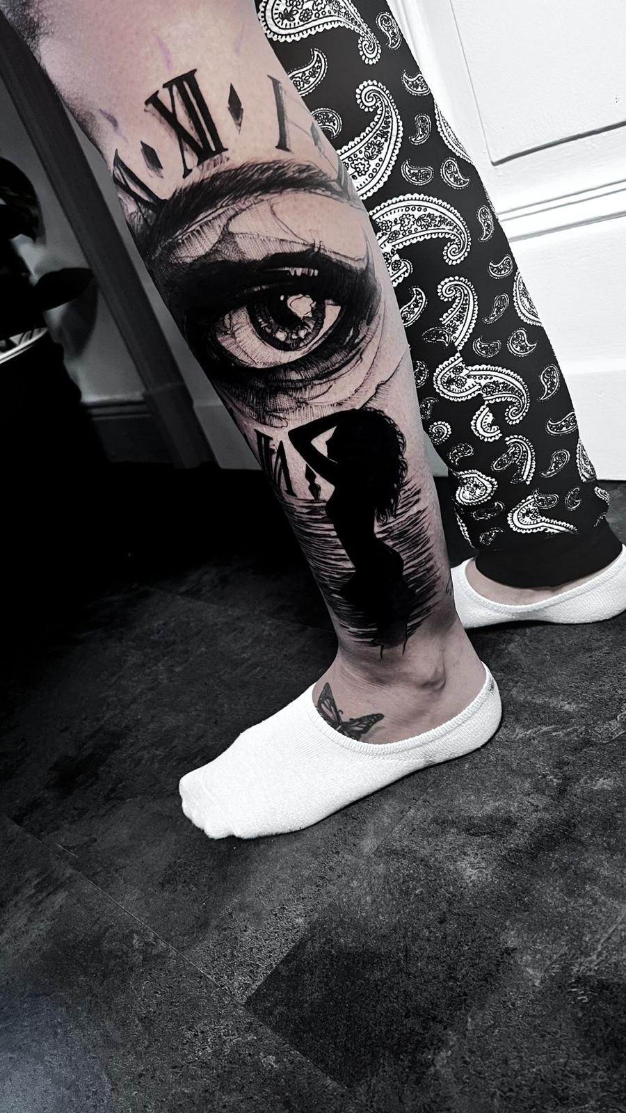 Realistisches Auge Tattoo, schwarz-grau