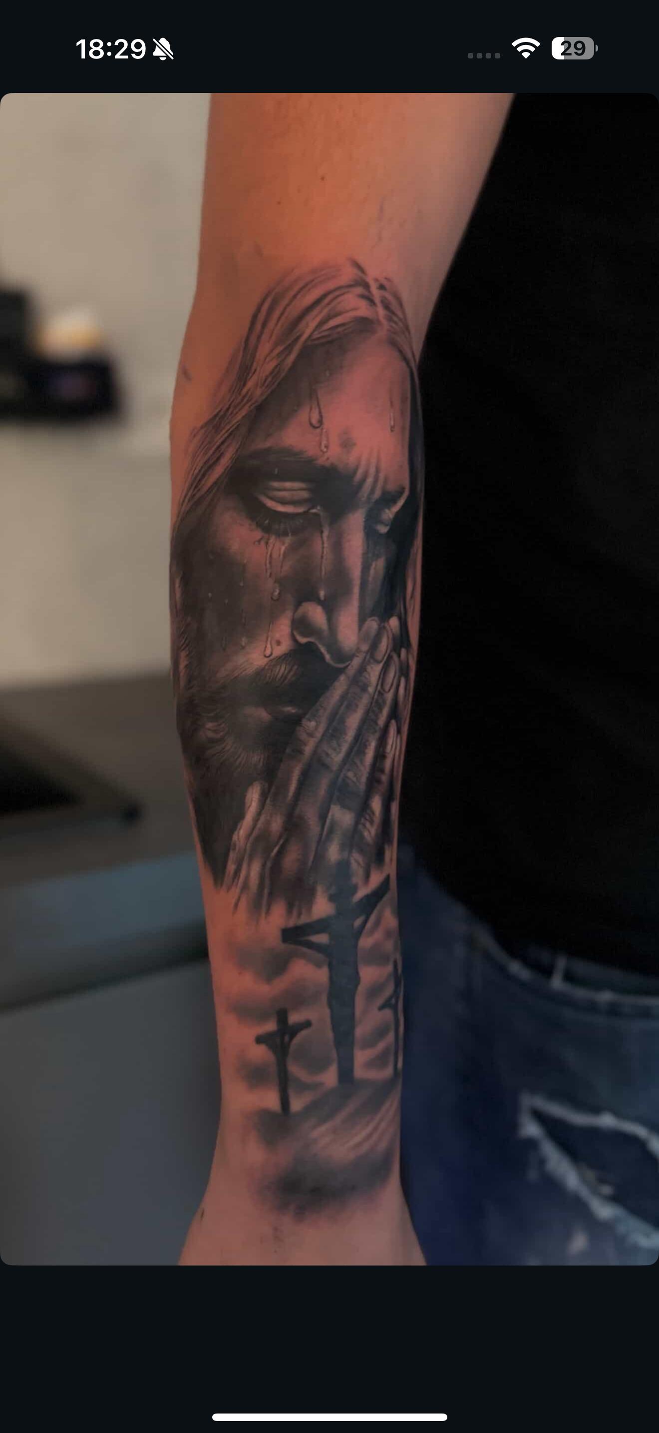 Realistisches Jesus-Portrait Tattoo, schwarz-grau